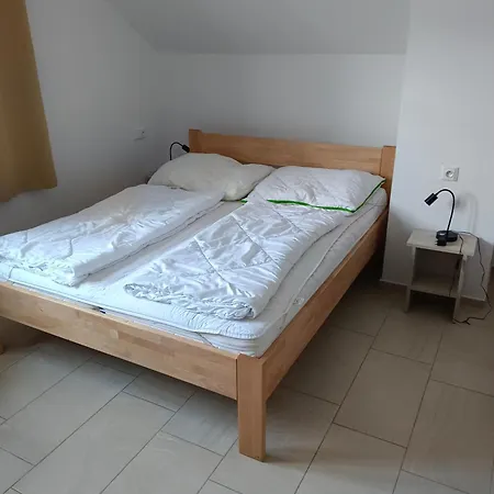 Mušov 3*
